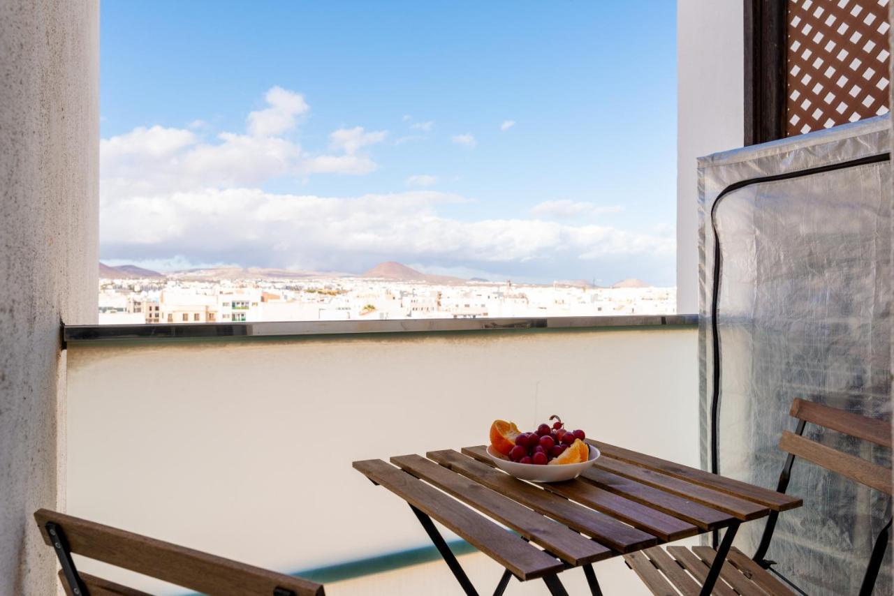 Fee4Me: First Line Luxury Apartment Arrecife  Bagian luar foto