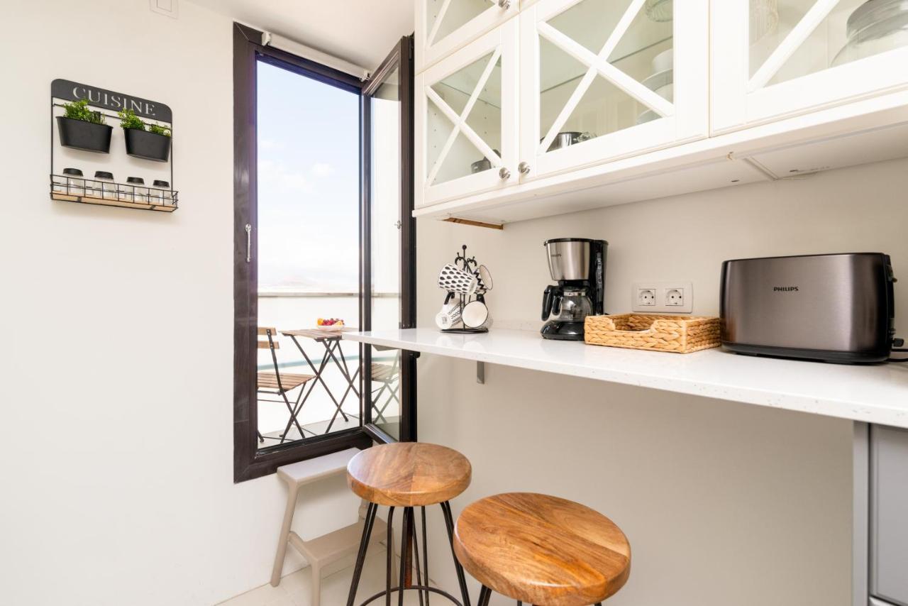 Fee4Me: First Line Luxury Apartment Arrecife  Bagian luar foto